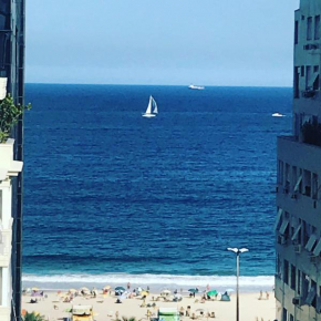 Apartamento Copacabana, Vista para o mar e com garagem, não cabe carros grandes